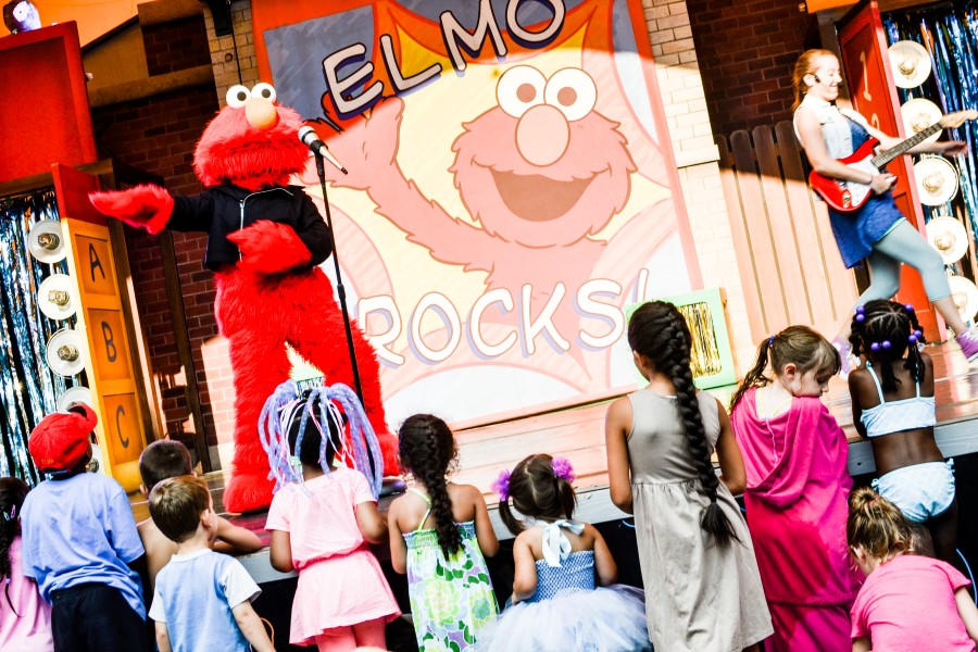 elmo rocks